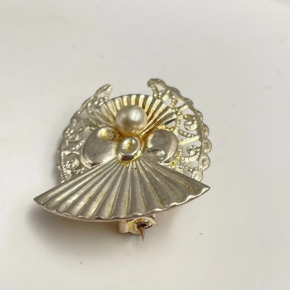 Vintage‎ 90s AOL Silver Tone Faux Pearl Filigree Wings Angel Brooch Pin Jewelry